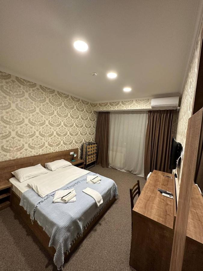 5 Rooms Near 300 Aragveli Metro Station Tbilisi Exterior photo