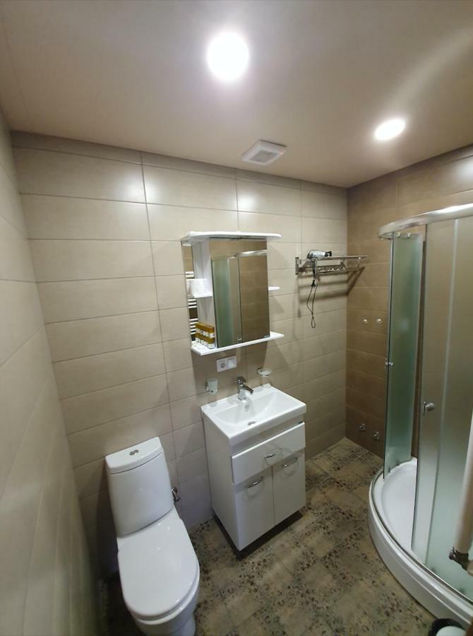 5 Rooms Near 300 Aragveli Metro Station Tbilisi Exterior photo