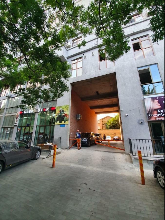 5 Rooms Near 300 Aragveli Metro Station Tbilisi Exterior photo