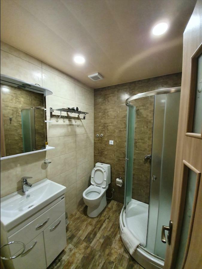 5 Rooms Near 300 Aragveli Metro Station Tbilisi Exterior photo